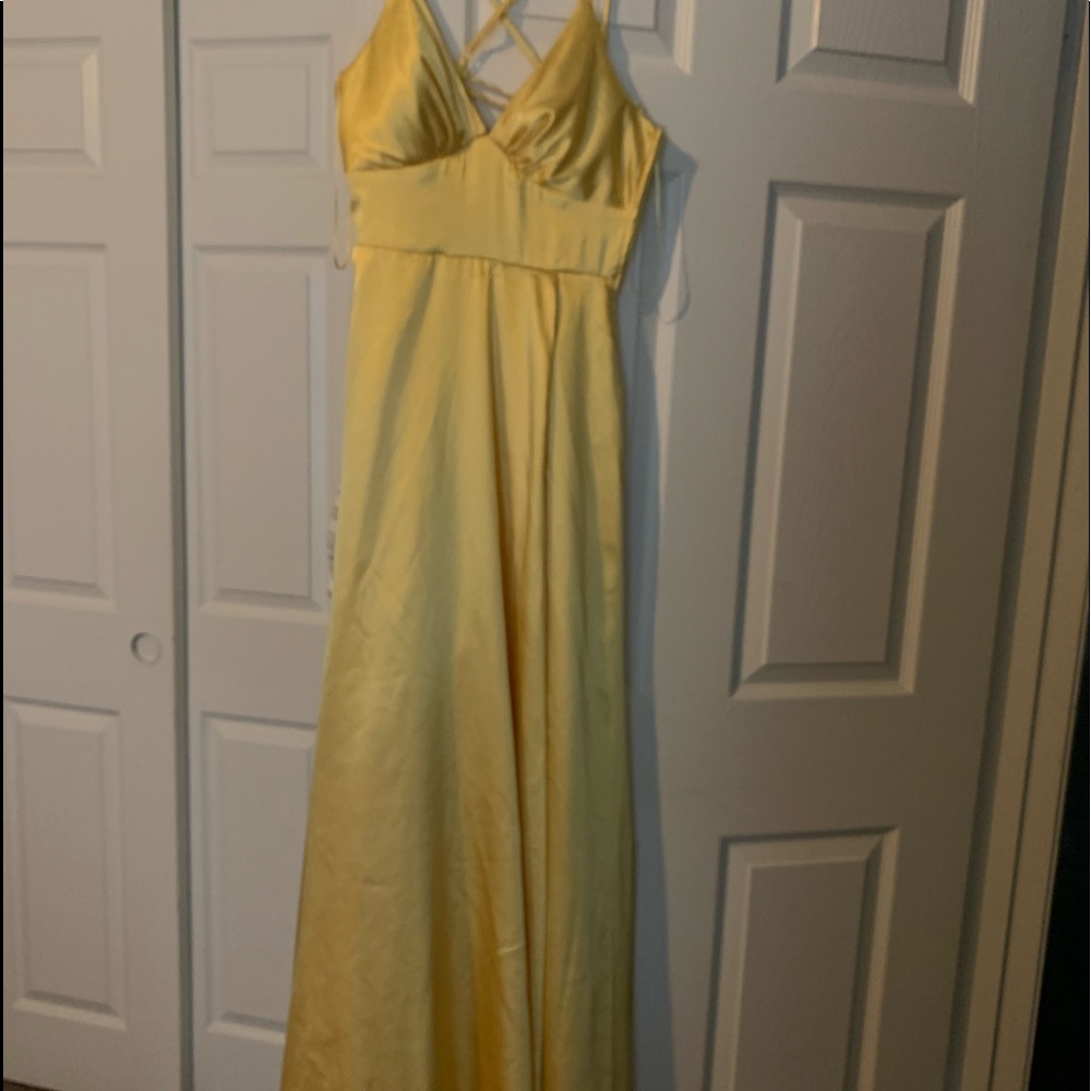 It’s a bright yellow Dillard dress even tho you can’t really tell in the picture